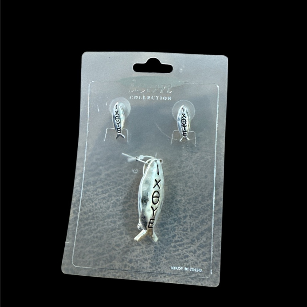 Silver Fish-Shaped Pet Toy